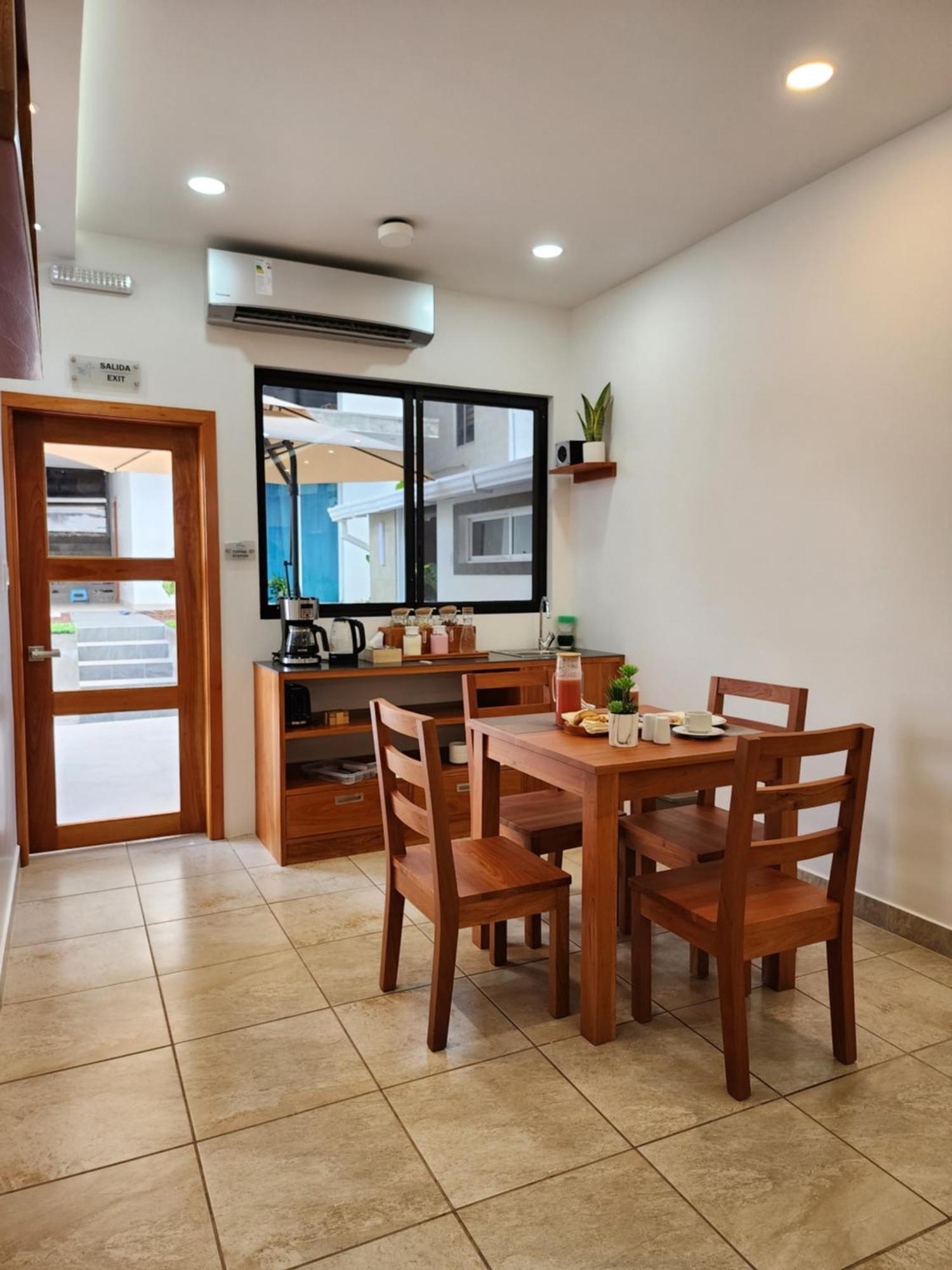 Casa Galapagos By Hostal Fragata Puerto Ayora  Esterno foto