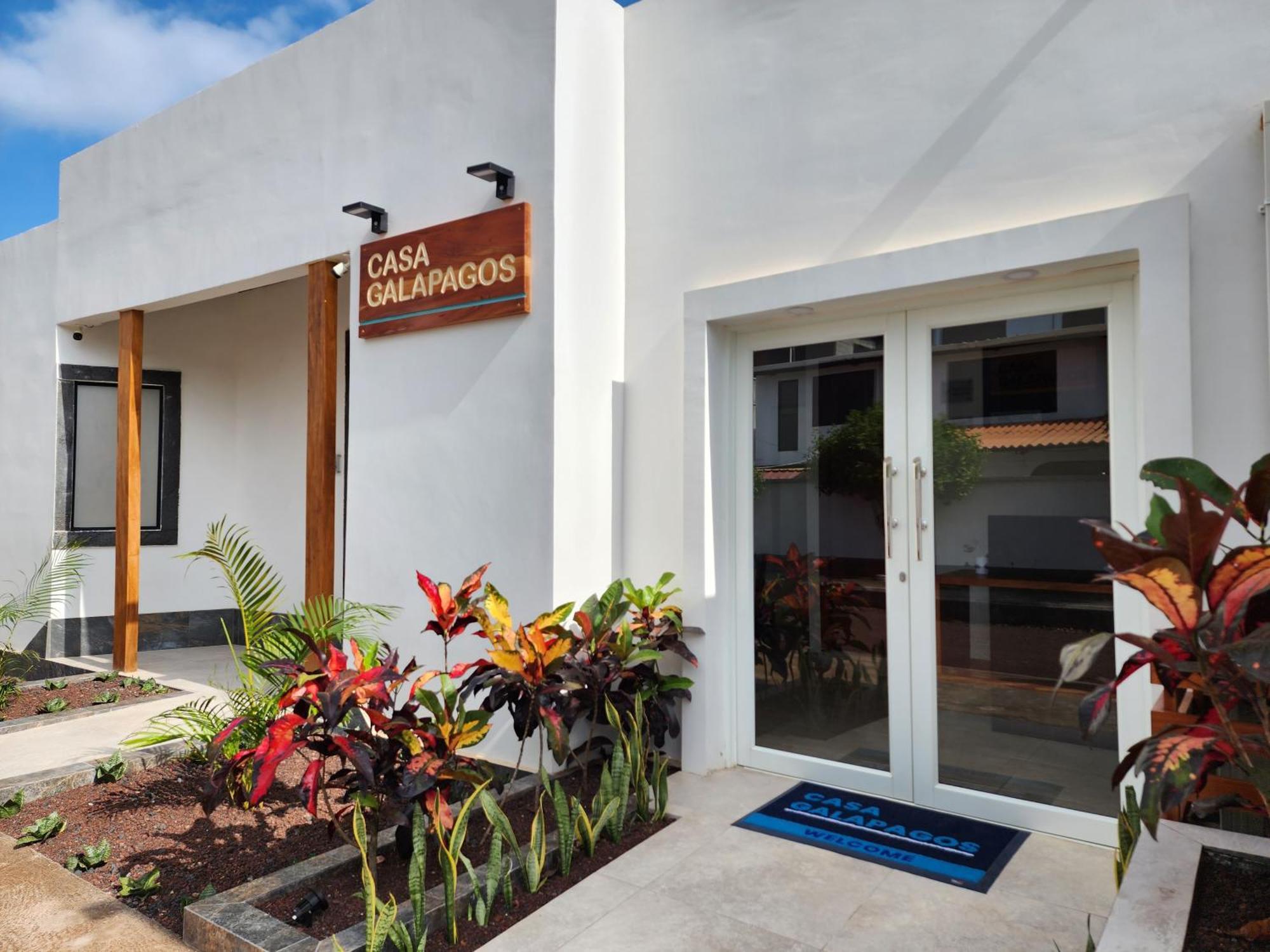 Casa Galapagos By Hostal Fragata Puerto Ayora  Esterno foto