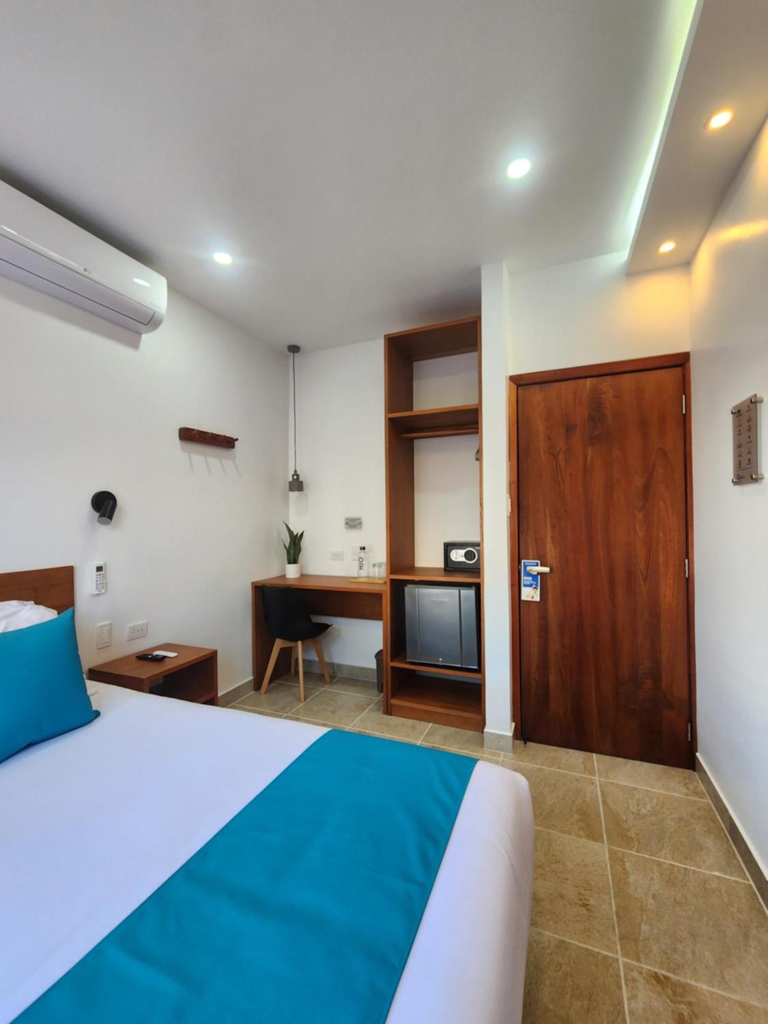 Casa Galapagos By Hostal Fragata Puerto Ayora  Esterno foto