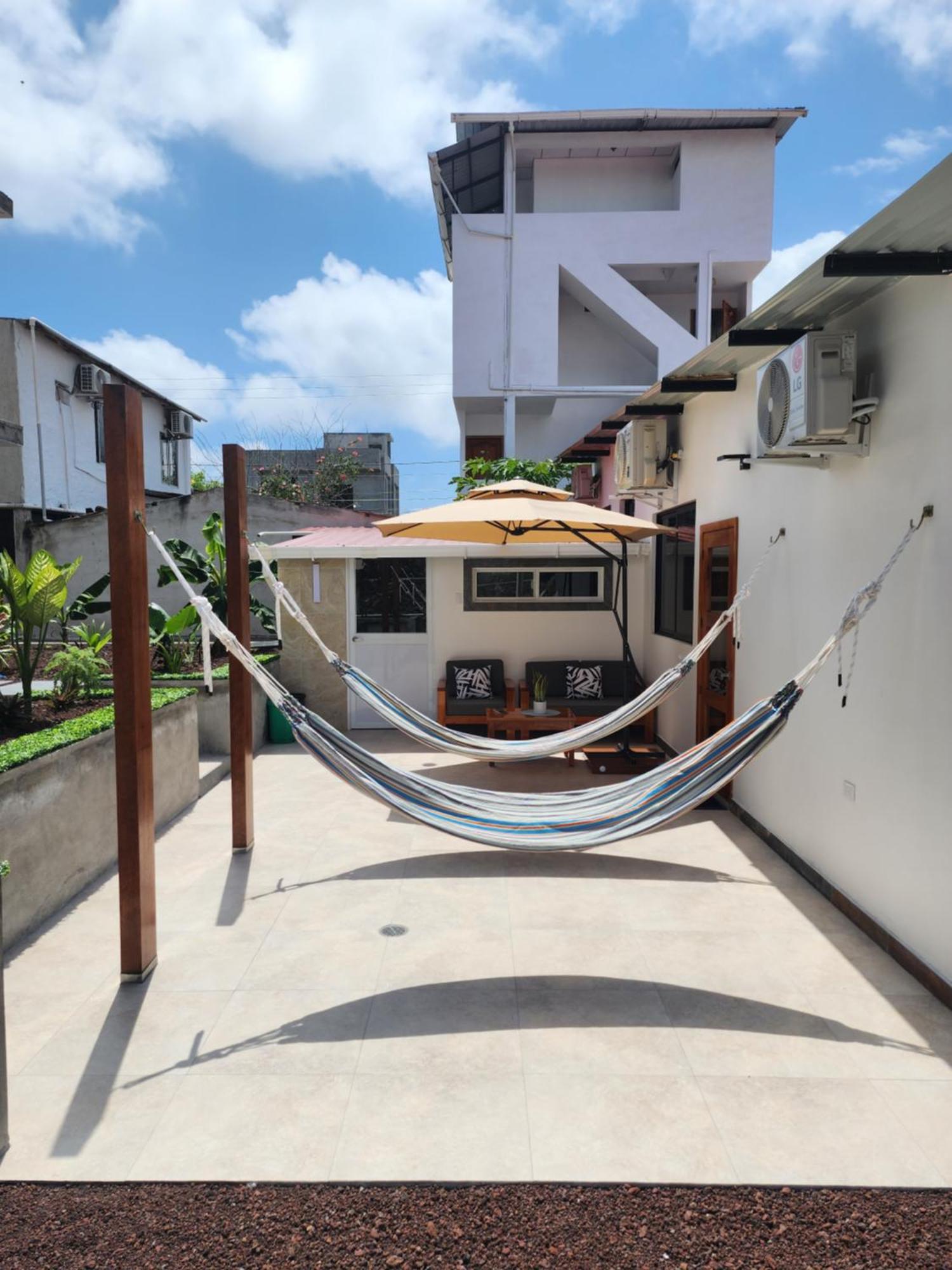 Casa Galapagos By Hostal Fragata Puerto Ayora  Esterno foto
